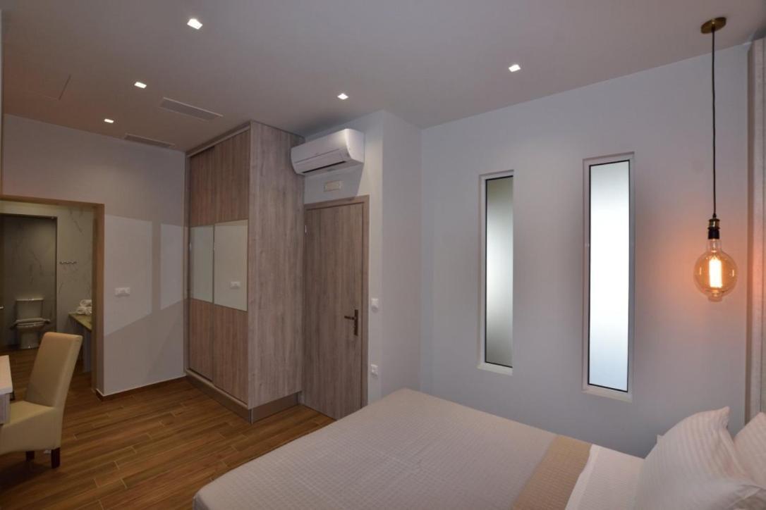 Gonis Grand Luxury Suite Palaiochora Eksteriør billede