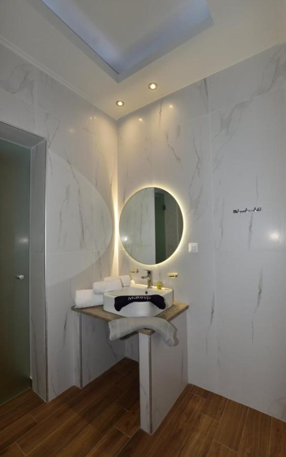 Gonis Grand Luxury Suite Palaiochora Eksteriør billede