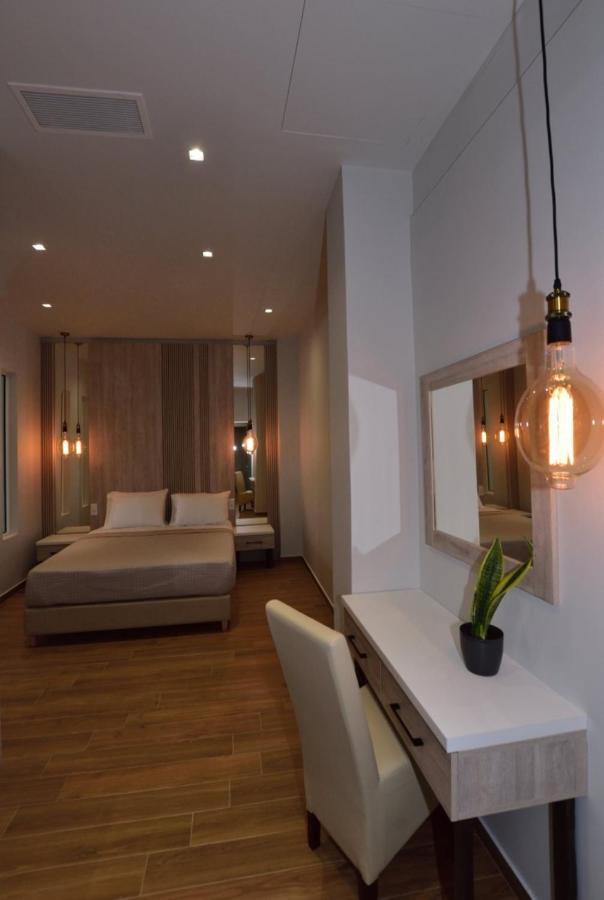 Gonis Grand Luxury Suite Palaiochora Eksteriør billede